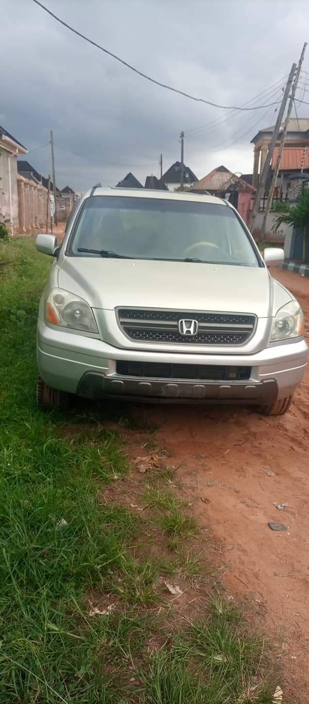 A picture of Honda Pilot 2005 Sharp first body Honda pilot Engine and
