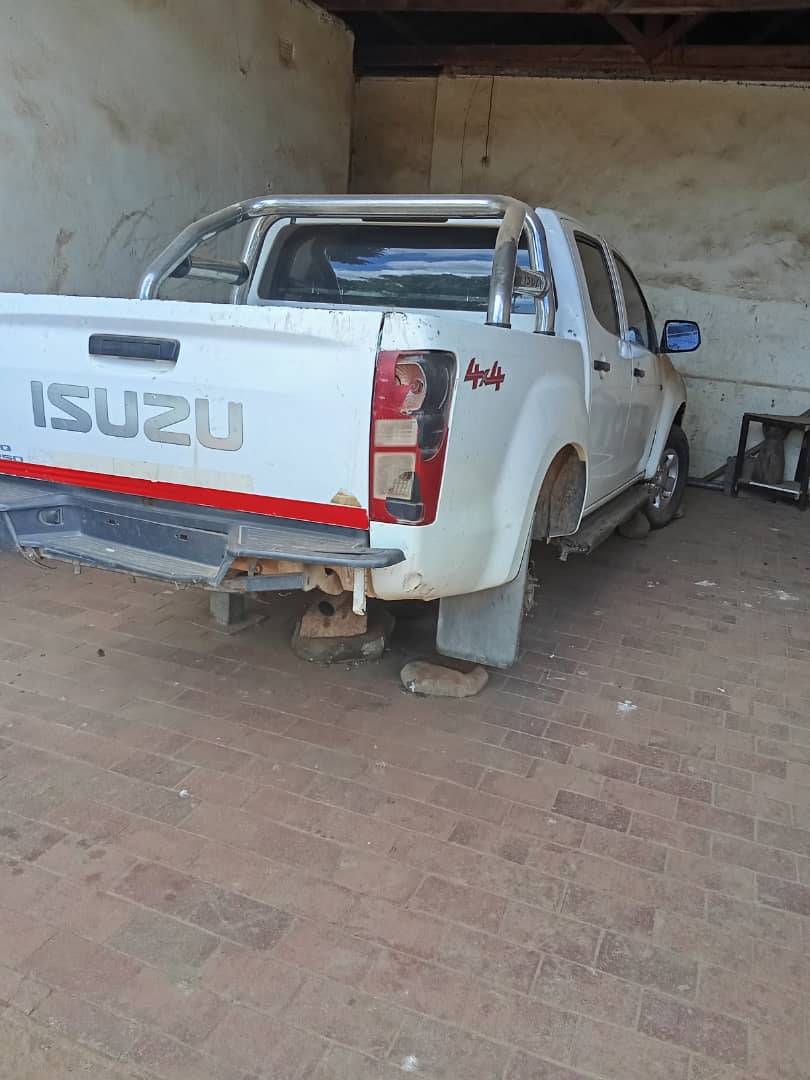 classifieds/cars isuzu