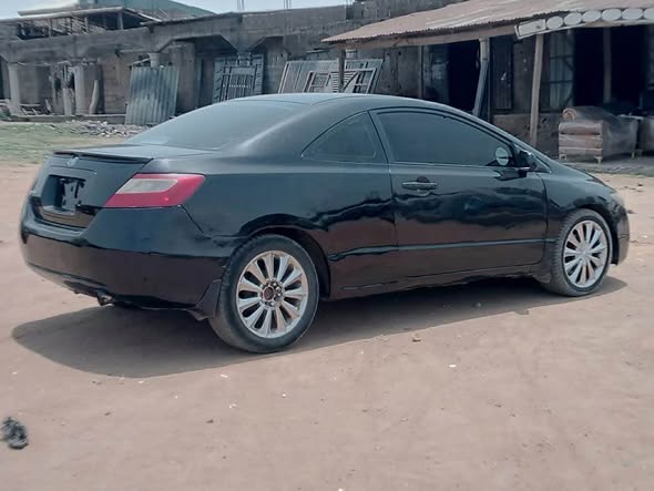 A picture of Unregistered 2005 Model Honda Civic With Untempered Engine And Gear