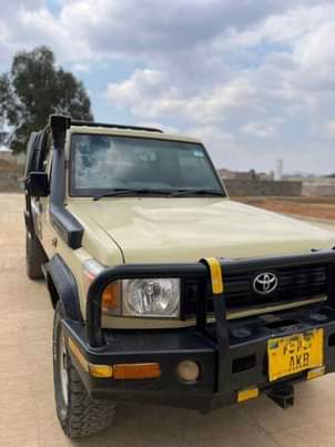 A picture of SELLING LANDCRUISER PICK UP