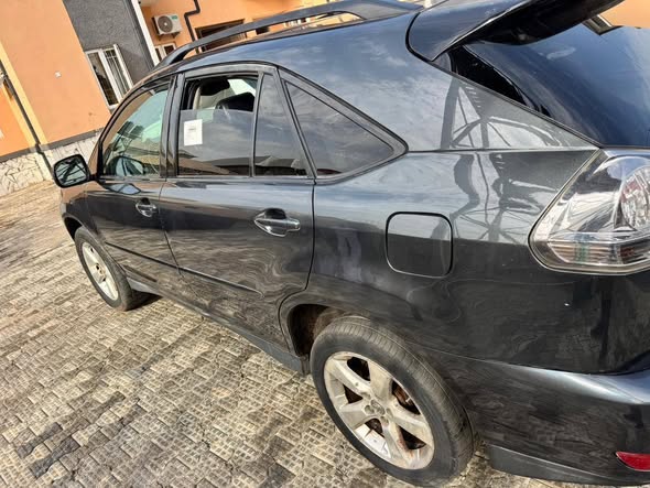 A picture of Foreign use Lexus Rx330