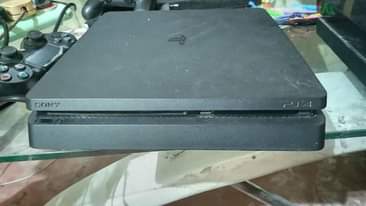 A picture of USED SONY PLAYSTATION 4 SLIM STORAGE GB 500 IKO NA