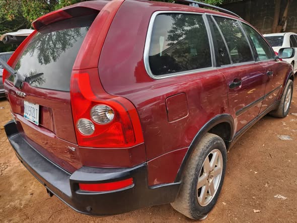 A picture of VOLVO XC90 THREE SEATER MODEL 2004