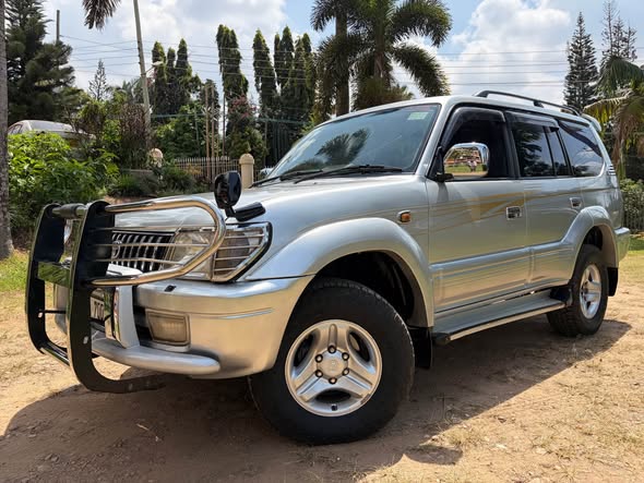 A picture of Prado TX 1KZ Diesel 28M WhatsApp 0726057699