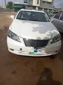A picture of Lexus ES 350 010