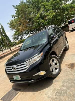 A picture of Extremely clean and sound 2010 Highlander
