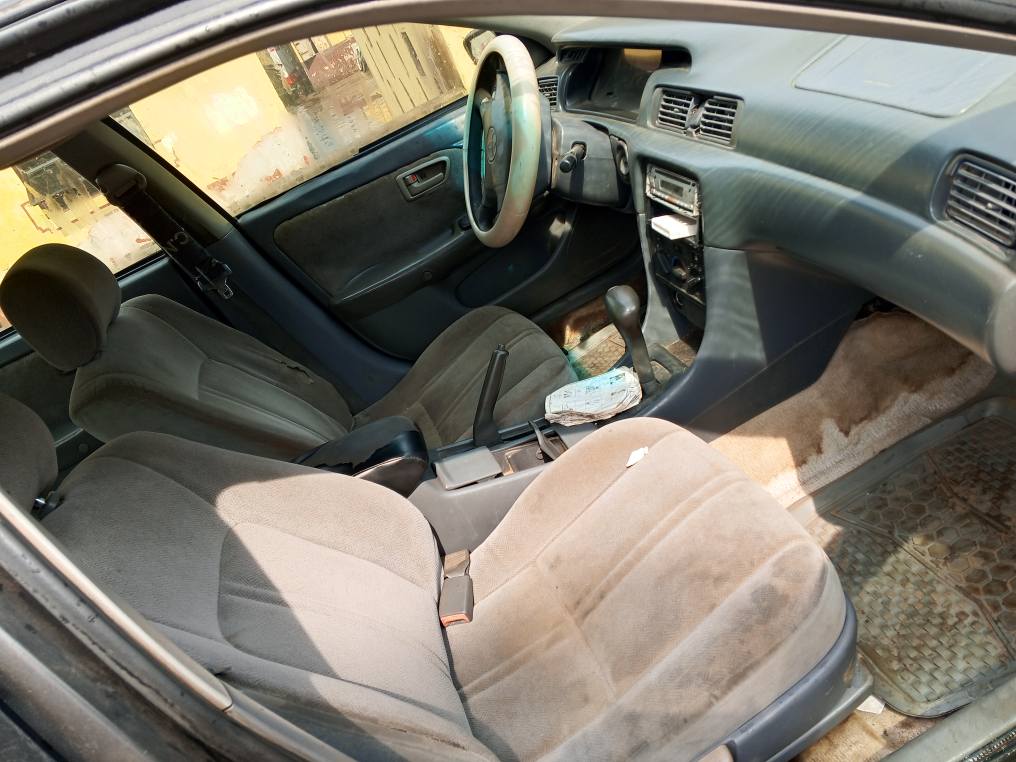 A picture of AWOOF BANGER Toyota Camry Drop light 1 2M Sound engine