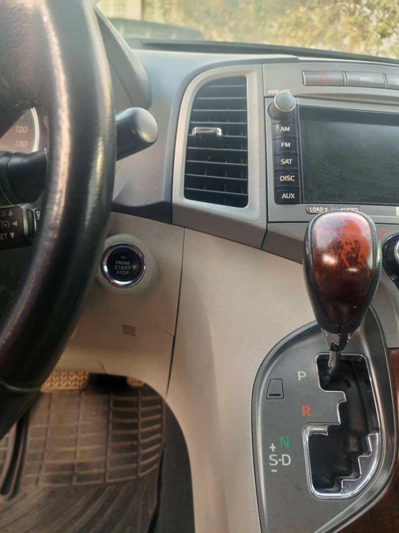 A picture of Extremely clean Belgium standard 2012 Toyota Venza full option V6