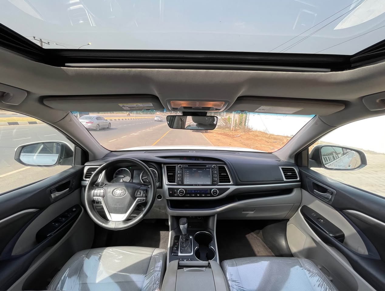 A picture of FOREIGN USED 2019 TOYOTA HIGHLANDER LIMITED 37 000 000 08175232309