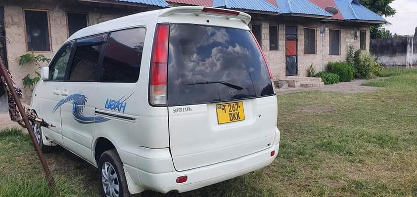 A picture of Toyota Noah SR40 Mwaka 2002 Cc1990 Full Ac