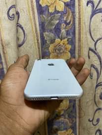 A picture of IPhone 8G