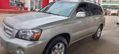 A picture of 2004 highlander untempered engine and gear AC chilling Belgium standard