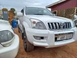 A picture of TOYOTA LAND CRUISER PRADO MODEL 2004 PETROL ENGINE CC 3
