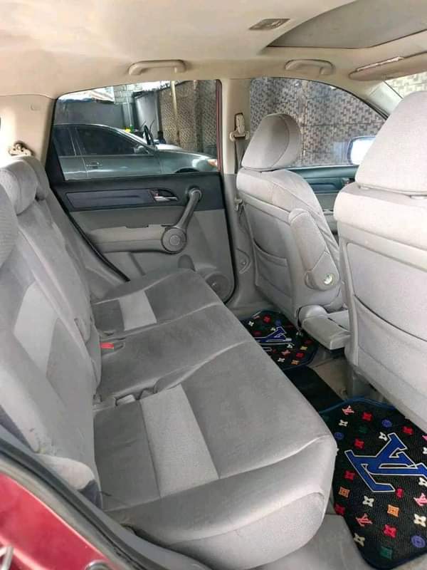 A picture of Honda CR V 2007 with silent Engine and smooth Gear