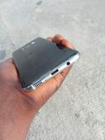 A picture of Samsung Galaxy S8 plus inadoa na krek gb64 ram4 net4g
