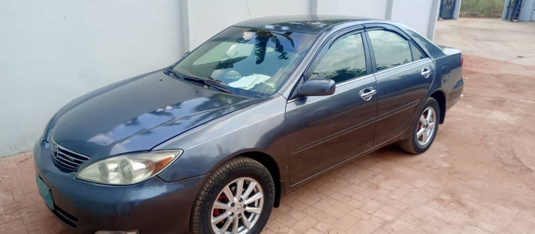 A picture of TOYOTA CAMRY