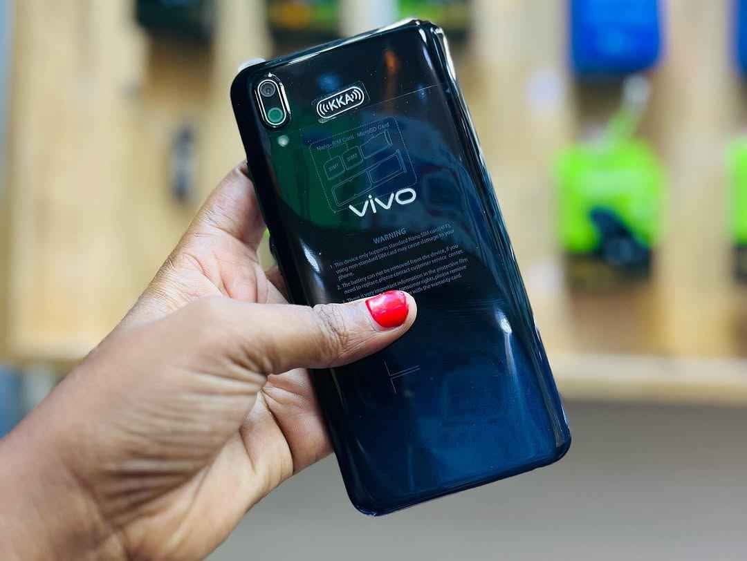 A picture of Vivo y93 64gb storage and 4gb ram with dual SIM