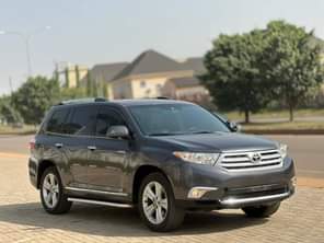 A picture of REGISTERED 2013 TOYOTA HIGHLANDER LIMITED EDITION FULL OPTION WITH THUMB