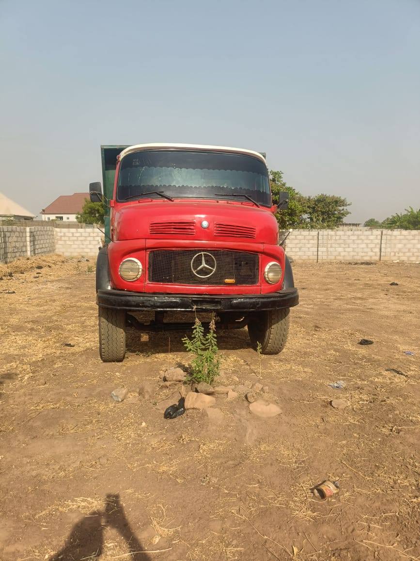 A picture of 911 benz working tipper with good tip and all components