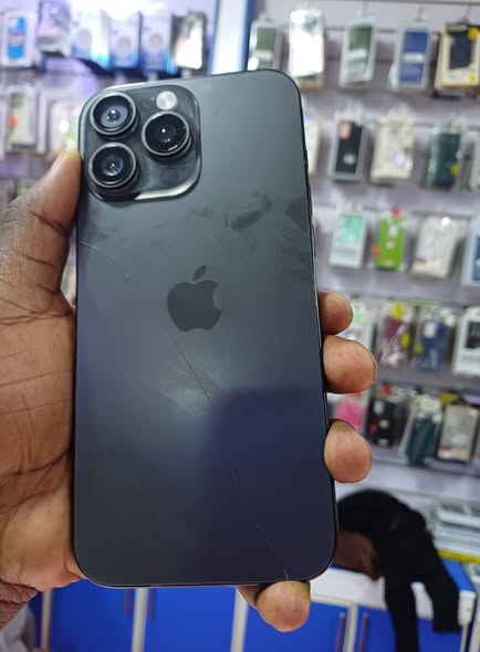 A picture of Iphone 16 pro max 256gb