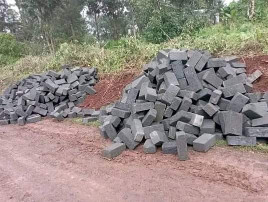 A picture of MACHINE CUT STONES