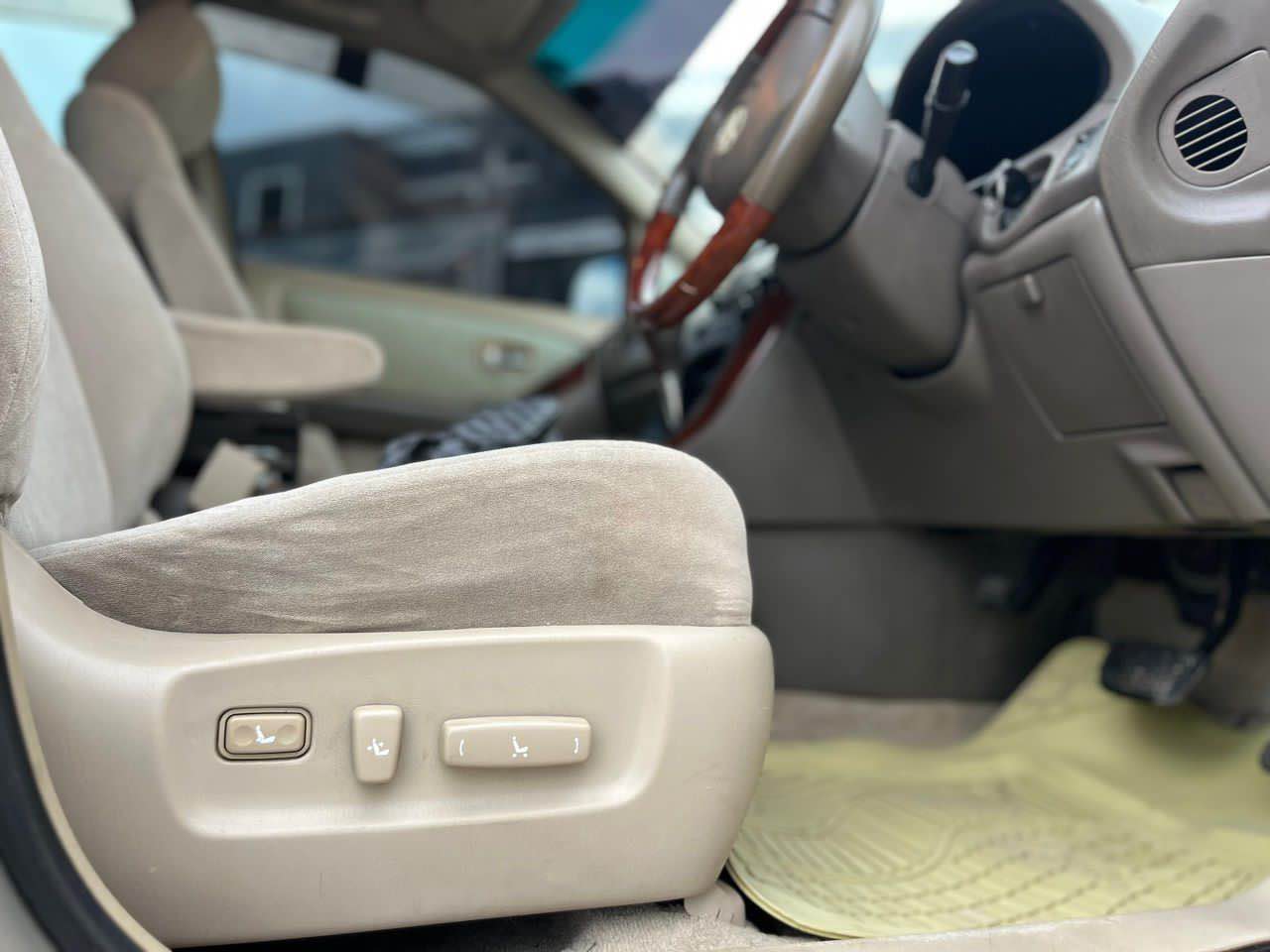 A picture of 2002 TOYOTA HARRIER DEY Asking Price 14 500 000 Engine