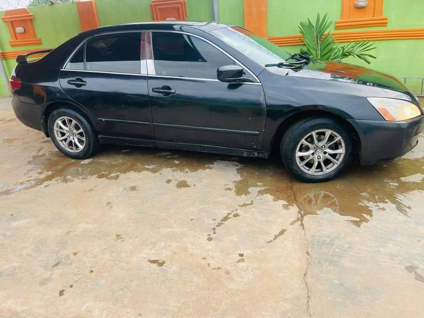 A picture of 2005 HONDA 2005 ACCORD
