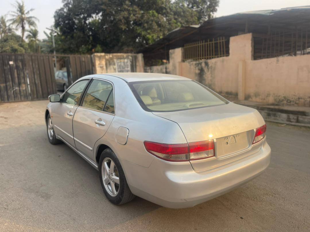 A picture of Honda accord 05