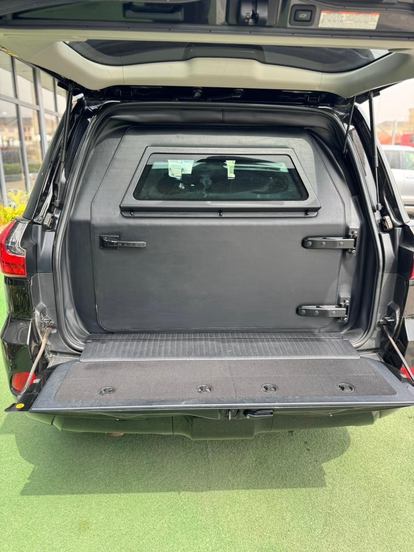 A picture of 2021 Lexus lx570 bulletproof