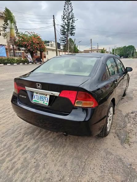 A picture of NEATLY USED HONDA CIVIC 2008 Omole lagos