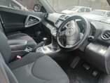 A picture of Rav4 4sale call me on 256751331103 or what app is