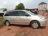 A picture of 2005 Toyota sienna going for 1 9m