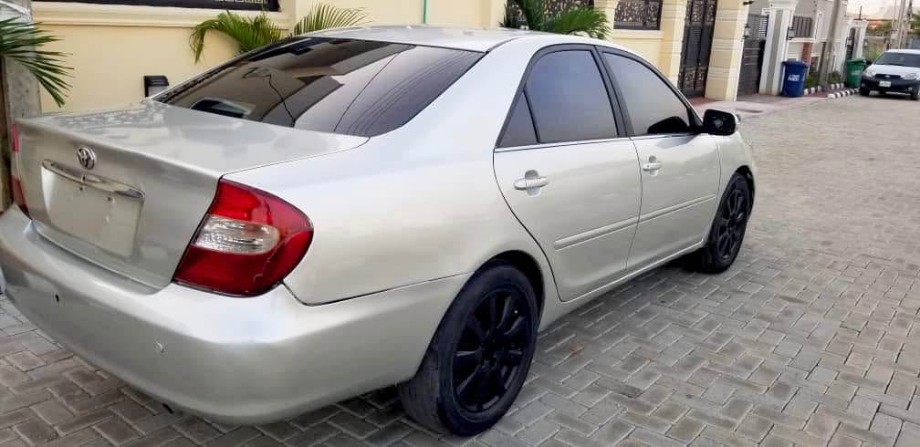 A picture of TOYOTA CAMRY 2004