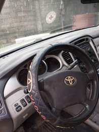 A picture of 2005 Toyota highlander Silent engine Perfect transmission Ac working 2