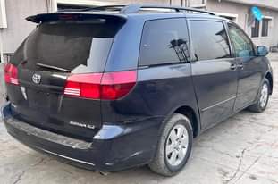 A picture of Reg Toyota Sienna 2005