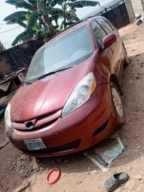 A picture of This Sienna is 2008 XLE The gearbox is bad and