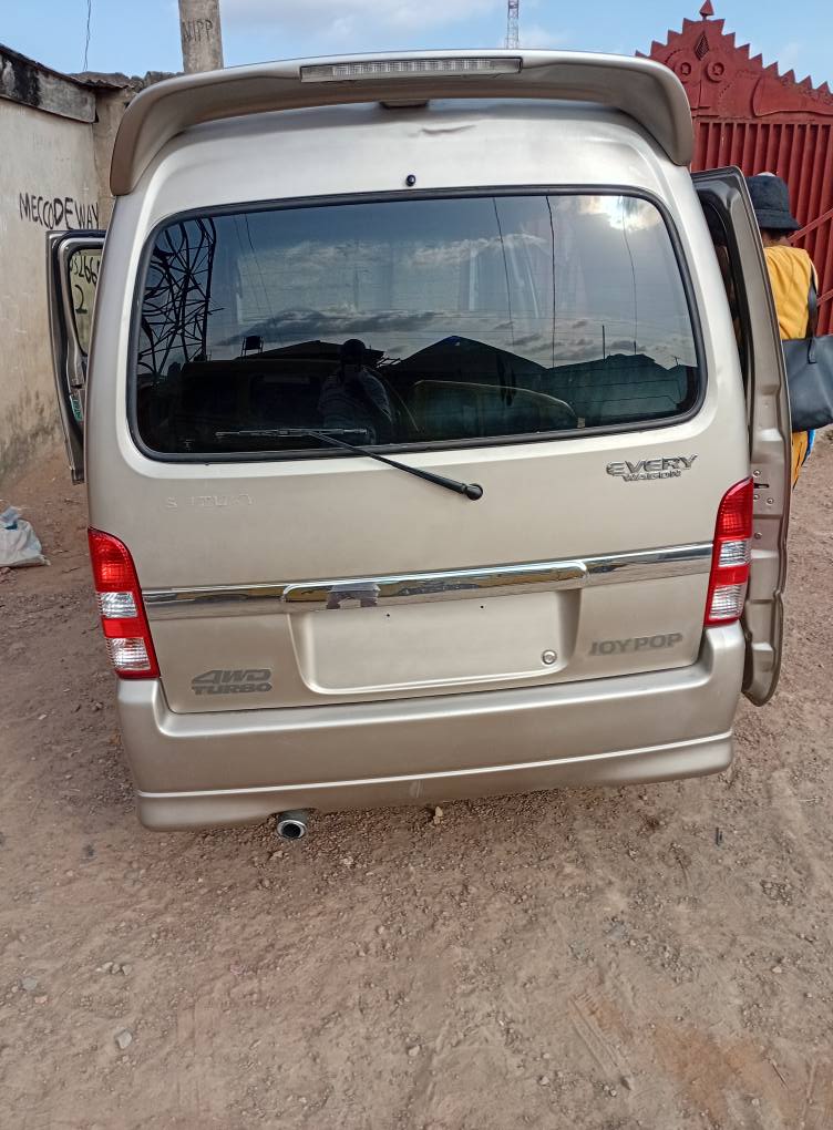 A picture of Tokunbo suzuki every mini Bus for sale