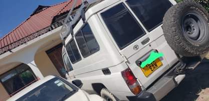 A picture of LAND CRUISER HARD TOP GARI BADO MPYA BEI MILION 38