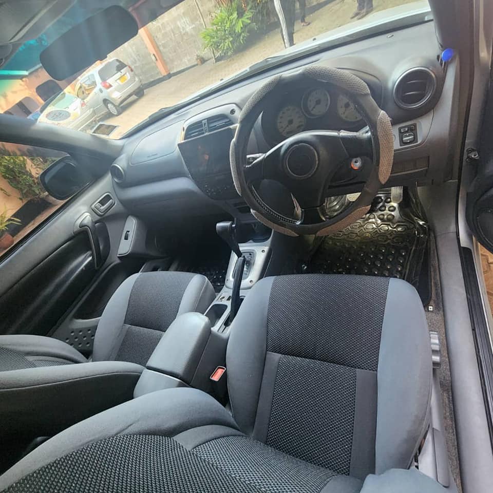 A picture of TOYOTA RAV4 SHORT
