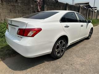A picture of 08 ES350 Lexus