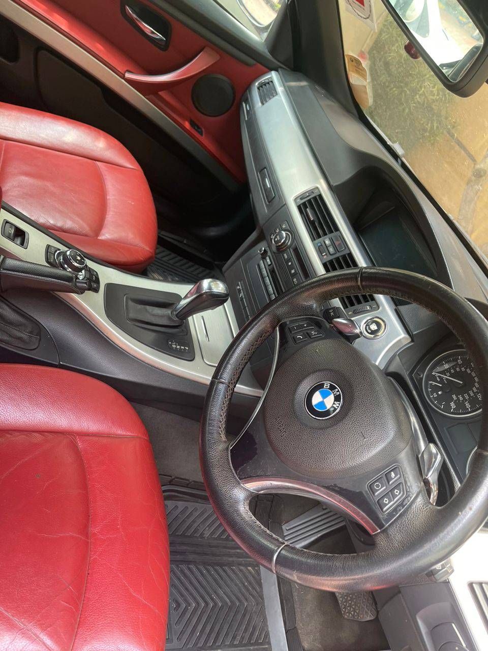 A picture of Bmw Convertible 330i