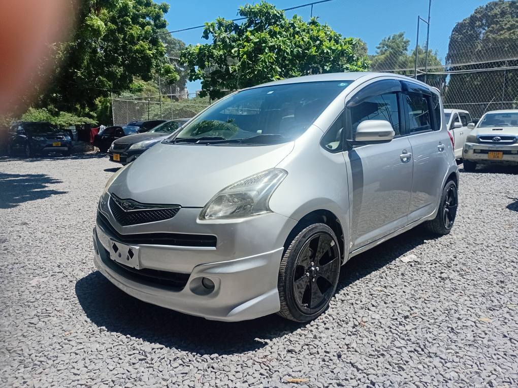A picture of Toyota ractis