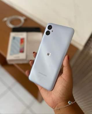A picture of Tunakopesha simu ya SAMSUNG galaxy A04e kwa kianzio rahisi cha