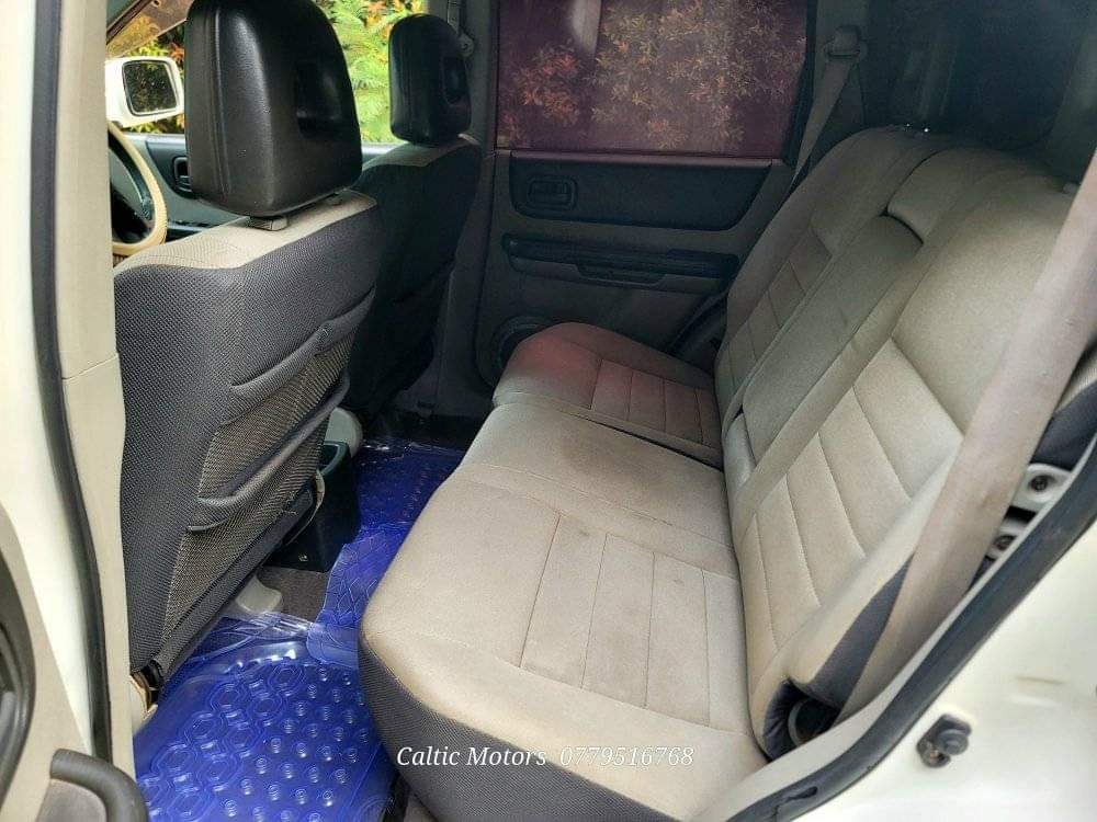 A picture of 2000 XTRAIL s