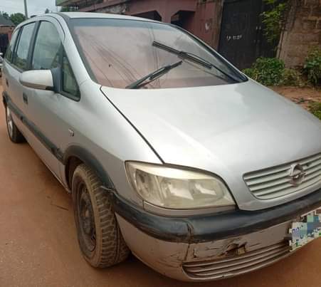 A picture of Opel zafira Awka Anambra First body paint AC chilling 4