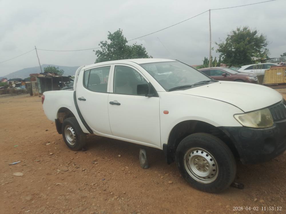 A picture of Mitsubishi l200 highjack