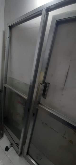A picture of Mlango wa kioo Aluminium