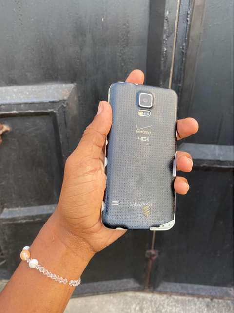 A picture of SAMSUNG S5