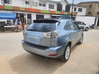 A picture of Lexus RX 350 clean and sharp
