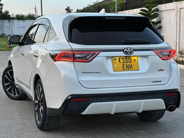A picture of TOYOTA HARRIER